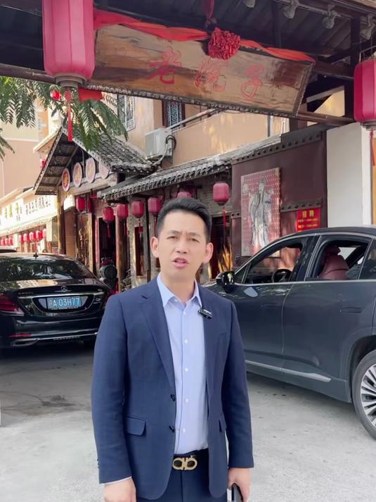 鄱阳菜又称“赣鄱菜，三色鱼和春不老黄丫头最具代表性，双双评为上饶市十大名菜。