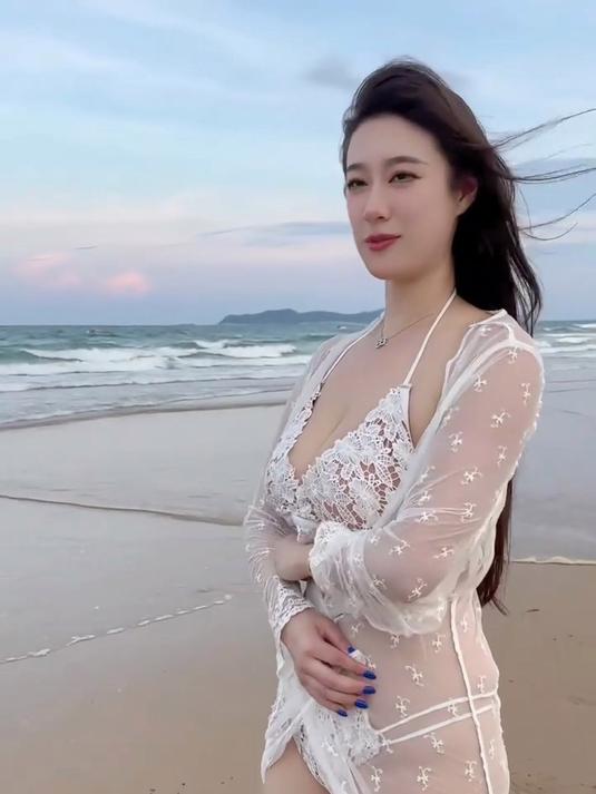 正常泳装穿搭无不良引导秀出好身材粥粥酱