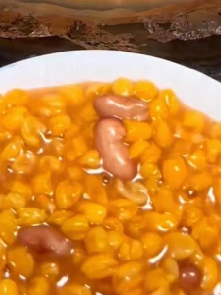 地道东北大碴粥：慢火熬煮出稠香，豆粒饱满碴子糯