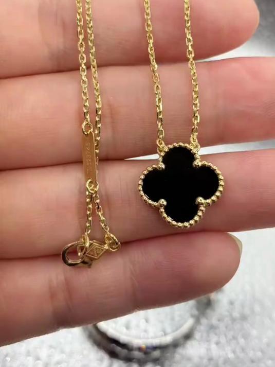 黑钻四叶草项链太绝!赠爱人寓意守护与偏爱,好运常伴!