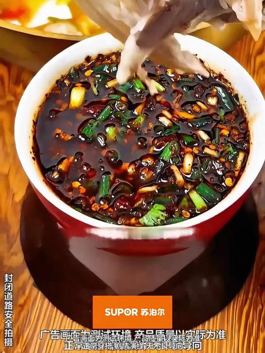 现在一台绞肉机=和面机+辅食机+豆浆机+碎菜机,一机多用途