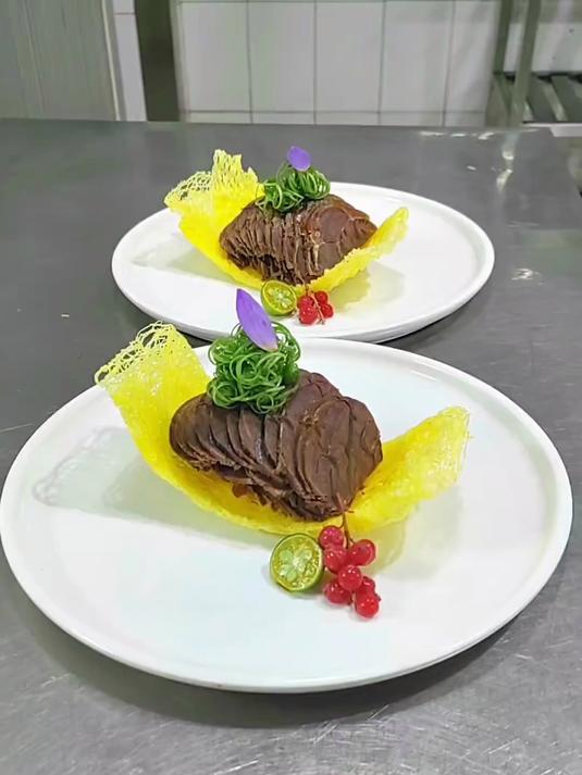 牛肉也可以这样装盘