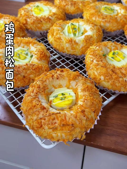 鸡蛋肉松面包