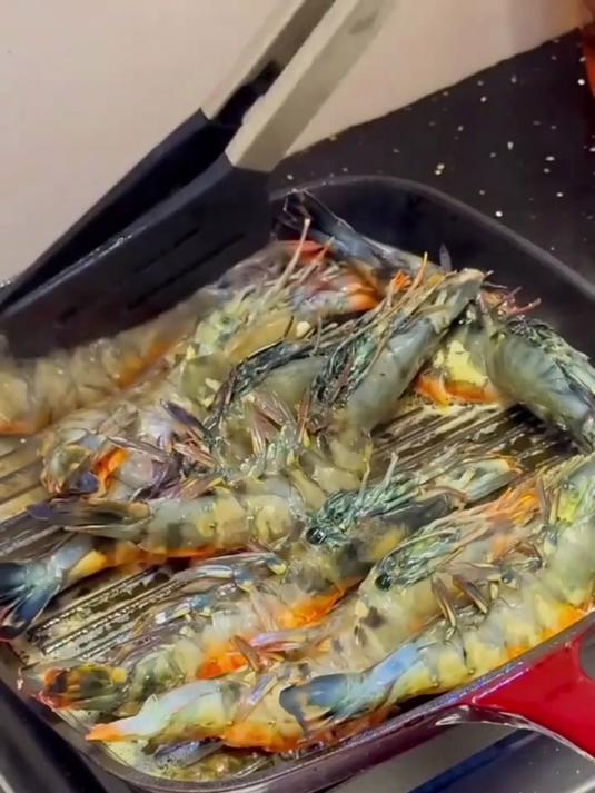 海捕黑虎虾太扎实!肉厚得像小肉段,清蒸鲜甜到爆～