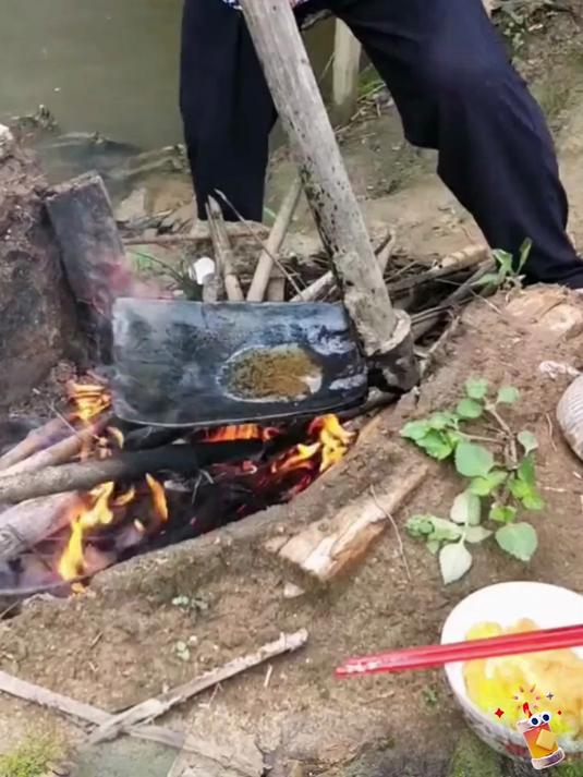 有了这个四孔煎蛋锅,一家四口的早餐就方便多了