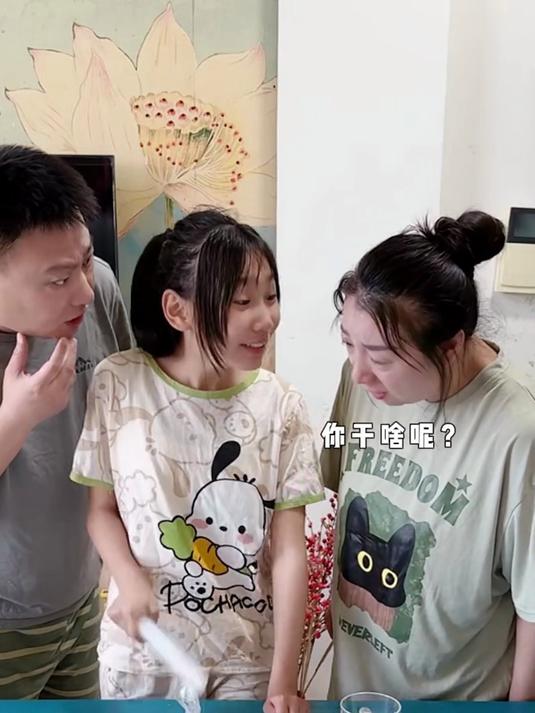 宁蔚给我做的生日蛋糕 草莓奥利奥慕斯 简直太好吃了