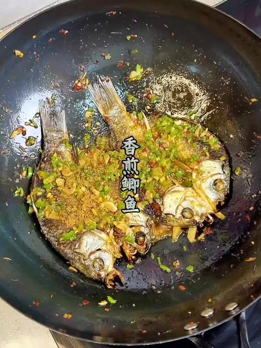 香煎鲫鱼男人会做饭胜过彭于晏