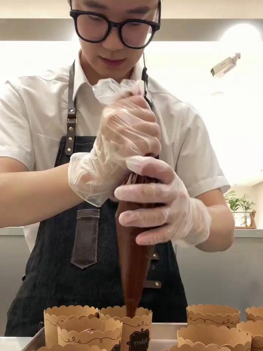 没有一个巧克力控能拒绝这个巧克力熔岩蛋糕