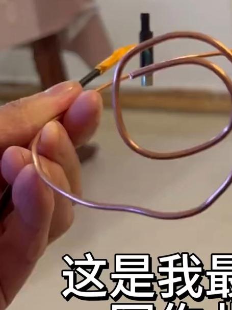 男生给弟弟研发一款写作业辅助器，第一版是为了督促学习，那这第二版本简直是酷刑