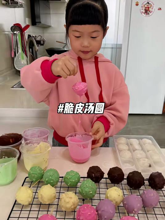 #优质视频激励计划#女儿解锁了汤圆的神仙吃法，做成了巧克力脆皮汤圆
