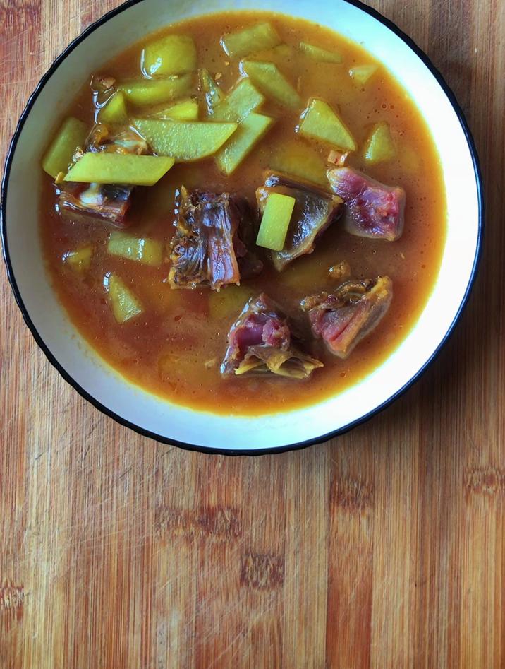 板鸭怎么做好吃 家常做法,分享一道板鸭烧土豆