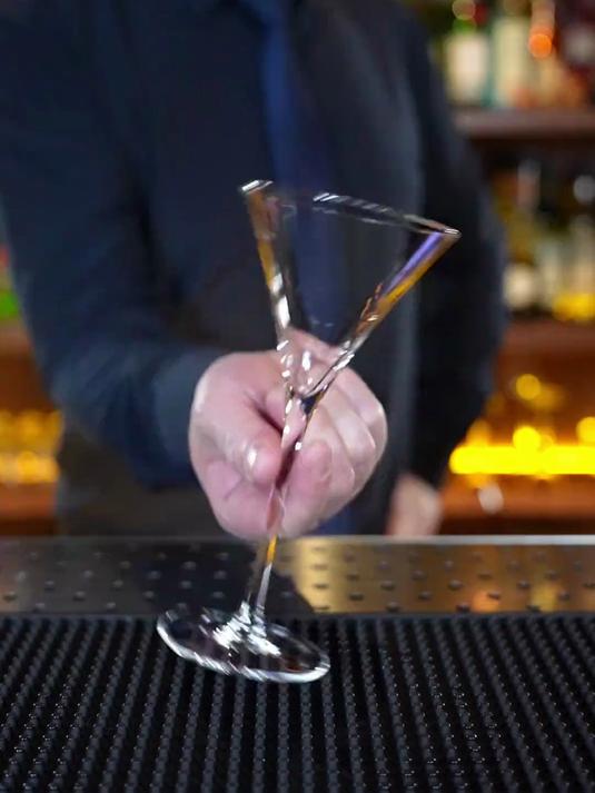 冻梨马天尼：来源于鸡尾酒之王