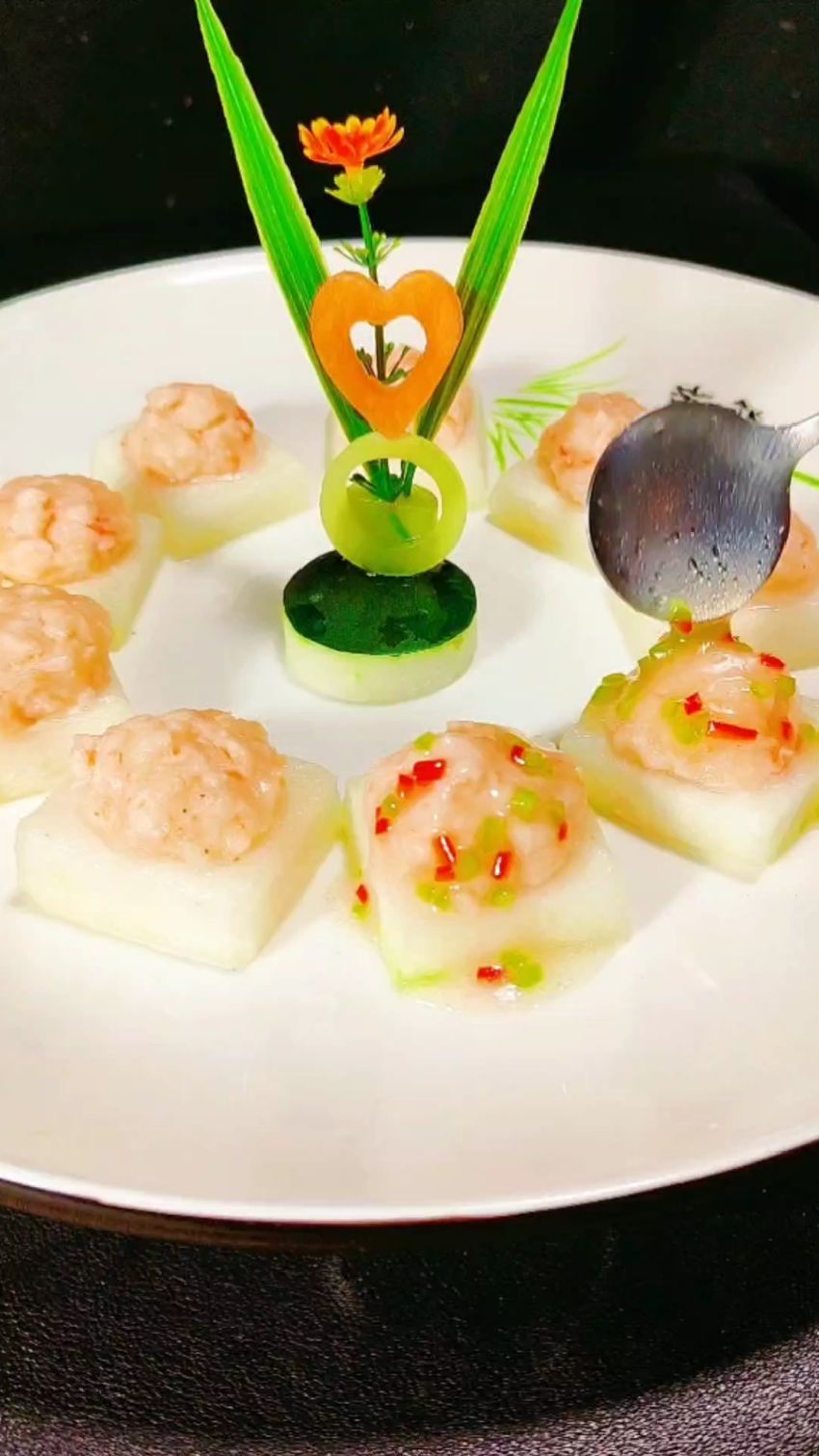 大厨分享餐厅暴利菜品(红粉虾仁),成本不到15块售价88 并且桌桌必点
