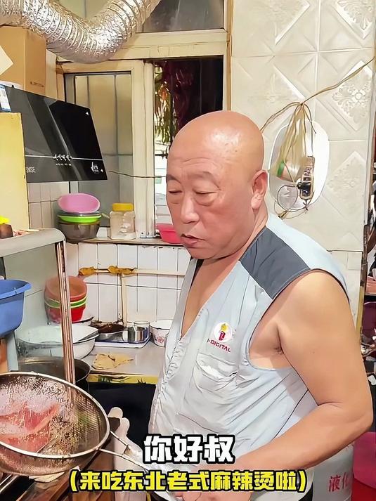 东北12元一碗的老式麻辣烫 满满一大碗 藏在平房好味道