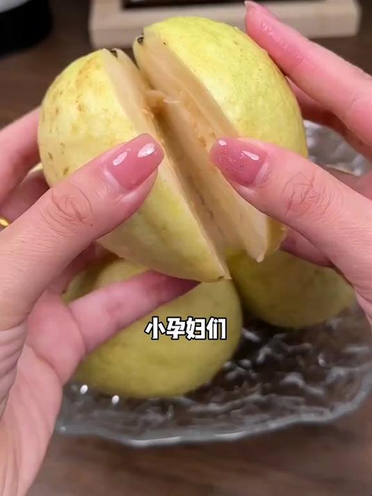 真的可以试试这个「奶油冰激凌芭乐」,真的好好吃