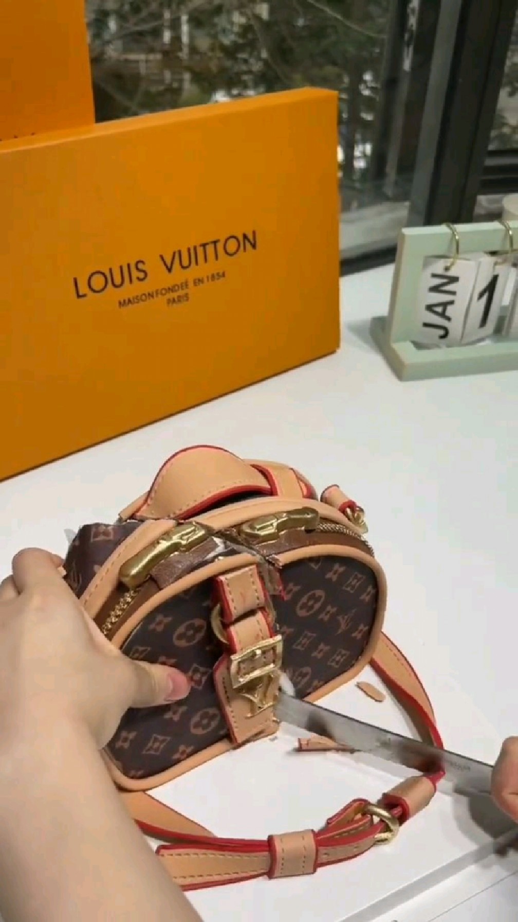 这个LV包包造型的蛋糕,一定是女神们的最爱吧