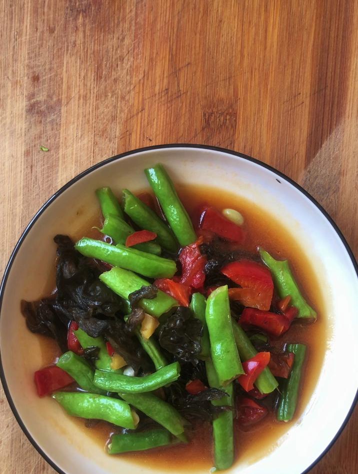 四季豆怎么做好吃,分享一道四季豆炒地皮菜