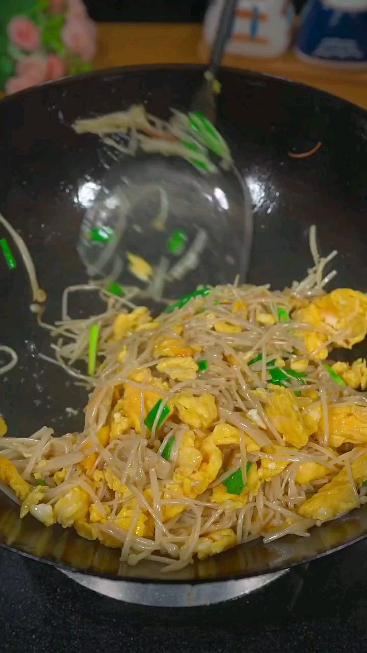 金针菇炒鸡蛋 一定要试试 好吃的不要不要的