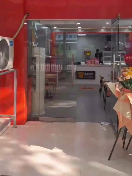 一线品牌实锤!牛约堡探店:汉堡加盟界的闭眼冲之选