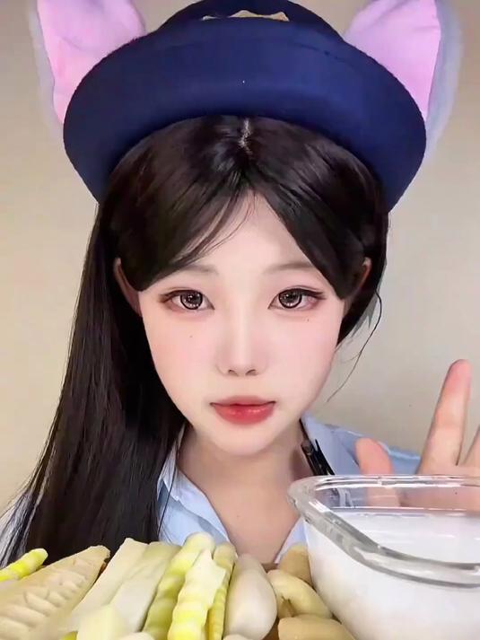 泡椒局配馒头和粥～