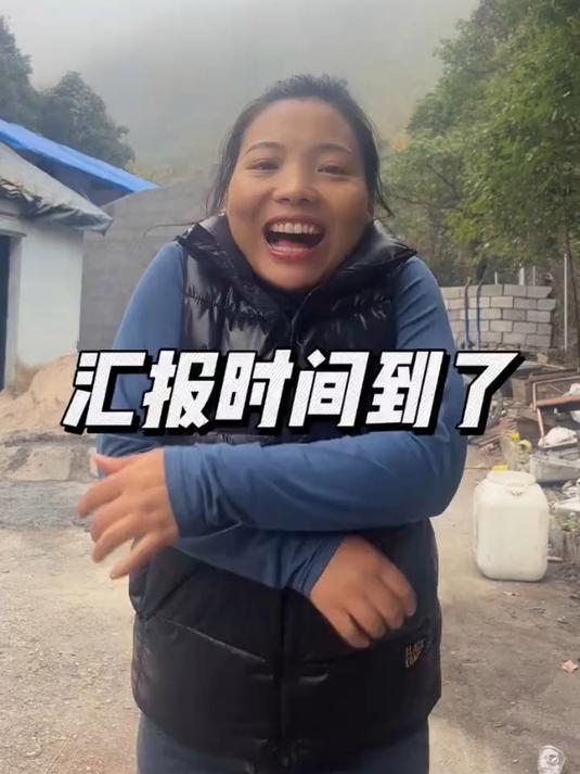 时间过的太快了,第一批定制的腊肉在炕上都已经熏了几天了