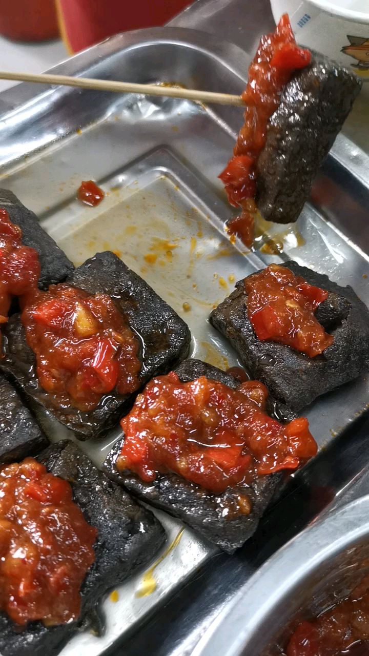 学员练习制作的灌汤臭豆腐出成品,汤鲜味美