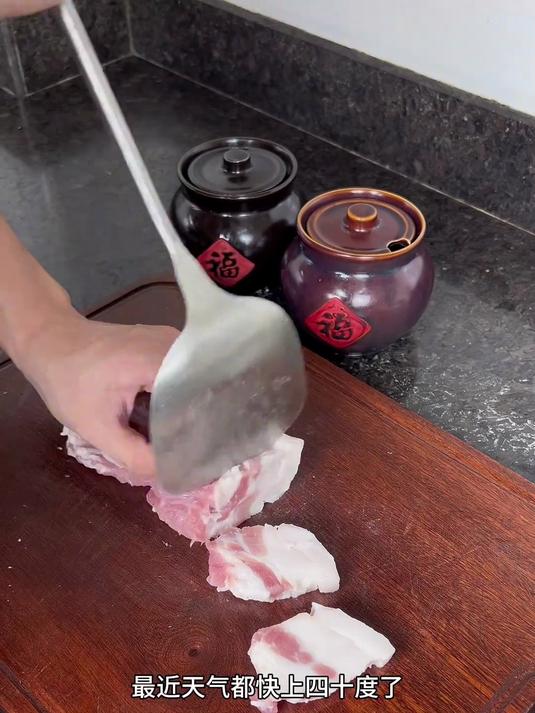 电饭煲芋头焖饭 超香的芋头焖饭,我家狗子一次能吃三大碗