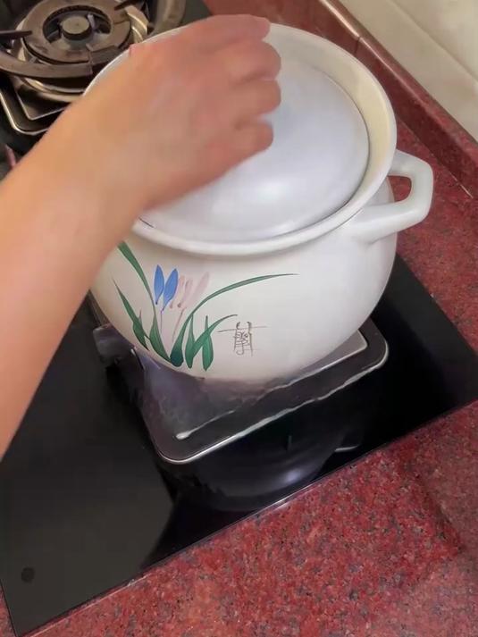 健脾祛湿赤小豆粉葛鲫鱼汤:换季调理,身体更适应