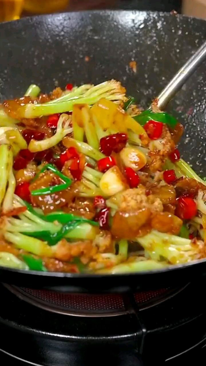菜花炒肉做法教程分享