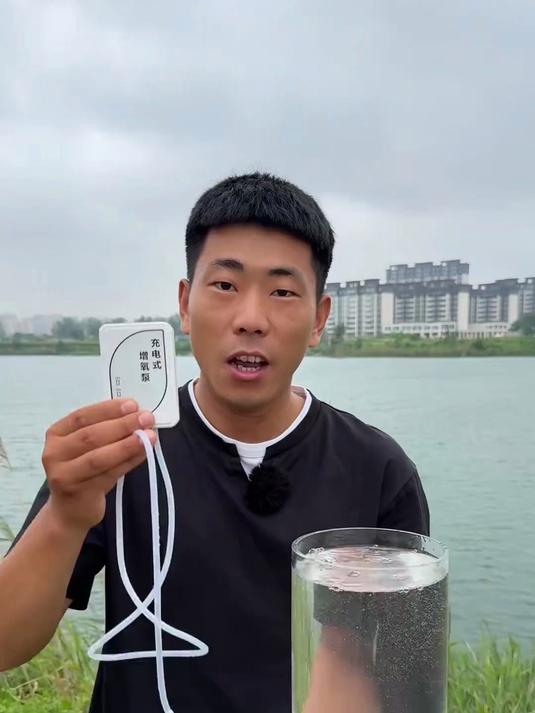 这简直就是鱼缸里的大喷泉