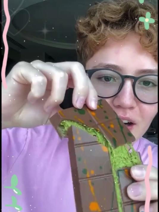 巧克力脆皮裹着会拉丝的棉花糖?迪拜网红零食,每口都是双重暴击