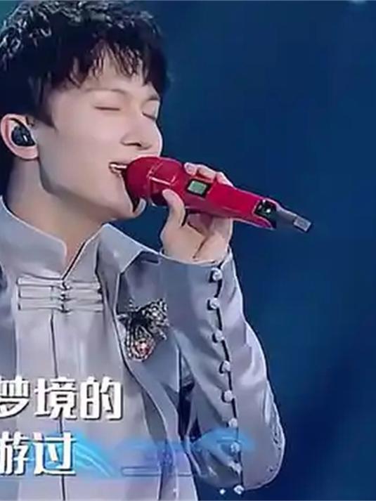周深全开麦唱《大鱼》,歌声一响,全场都安静了丨流淌的歌声