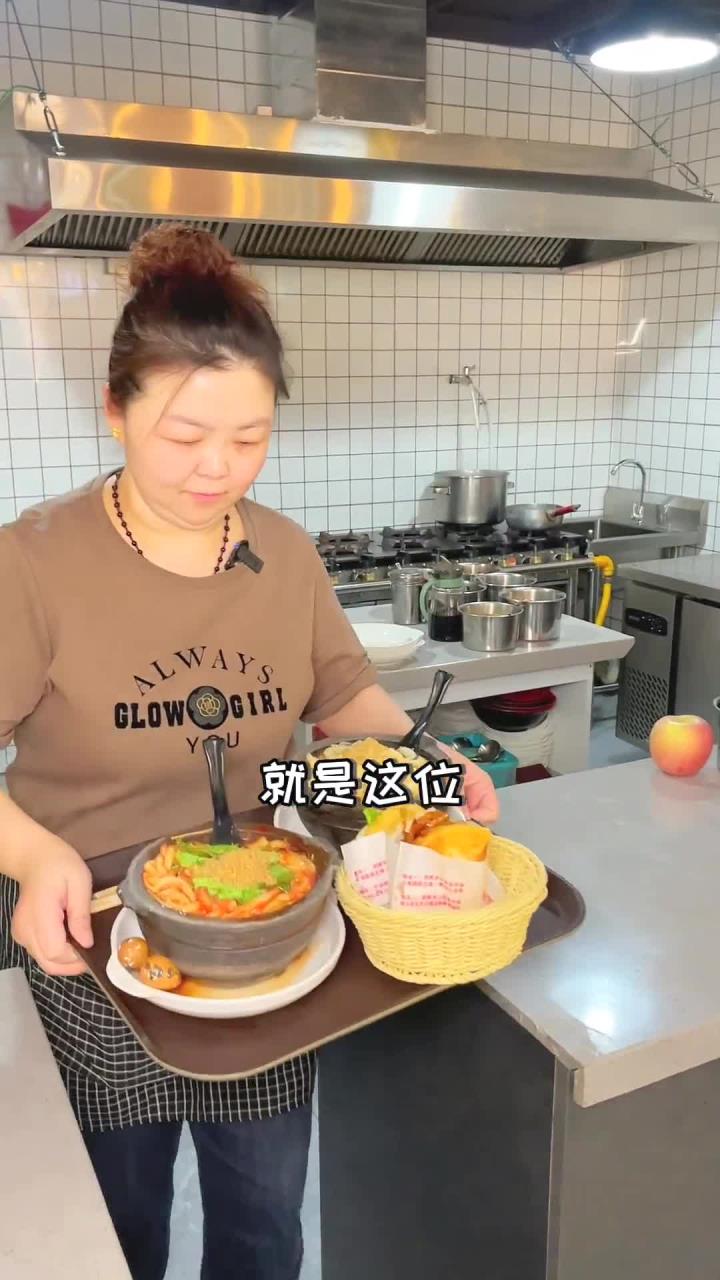 解锁邯郸砂锅土豆粉凡尔赛,一锅三掺你吃过没?