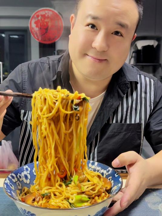 简单家乡味香菇油菜拌面鲜香味美看着就有食欲太香了