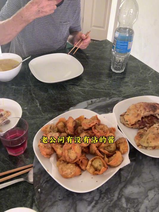 有人说我们家不怎么吃面食,因为我不太会做,今天做炸云台和煎饼