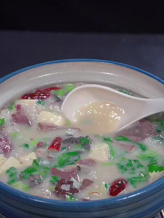 天冷了，来上一碗热乎乎的羊杂汤，简单又美味