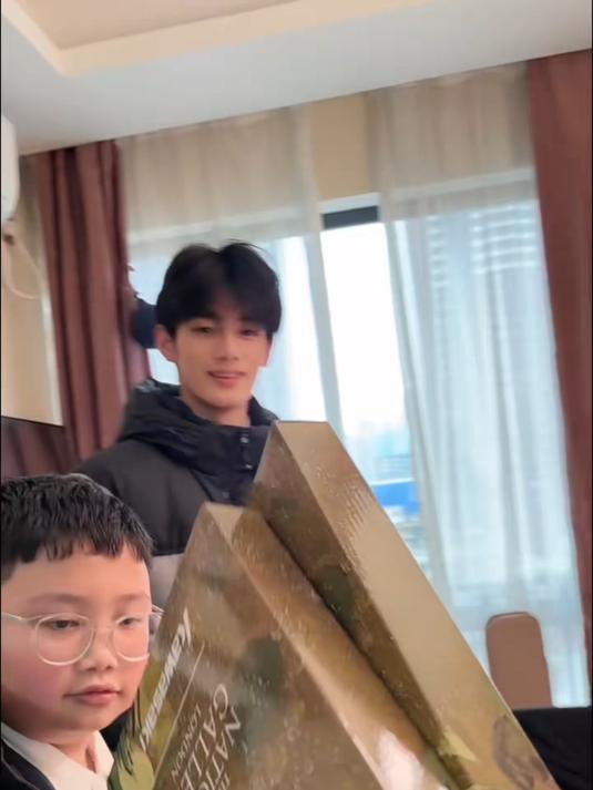 两个儿子给的小惊喜,儿子说知道我天秤座就喜欢这种小浪漫了