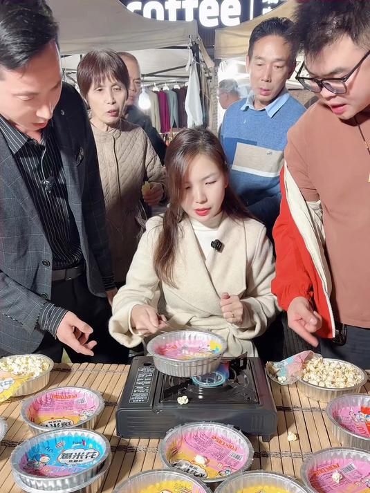 拿几块摆摊出15的爆米花，操作简单美味可口，出摊就自动围人