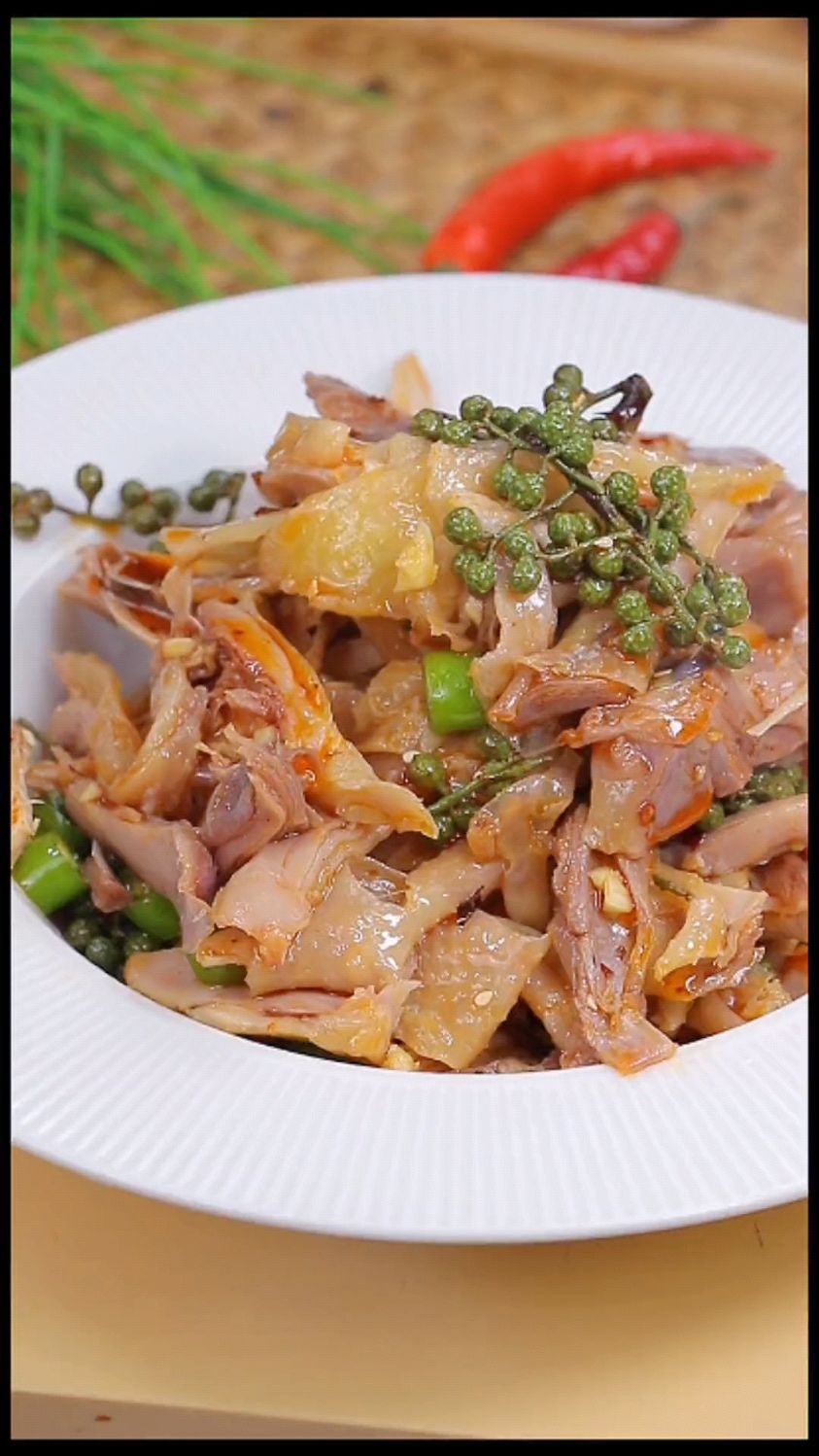 没滋味就做一道手撕凉拌风干鸡,风味独特 醇香软嫩 不油不腻 一口气可以吃三碗