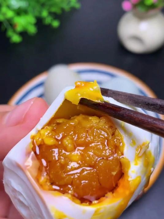 孩子早餐的最爱，就是这个烤海鸭蛋