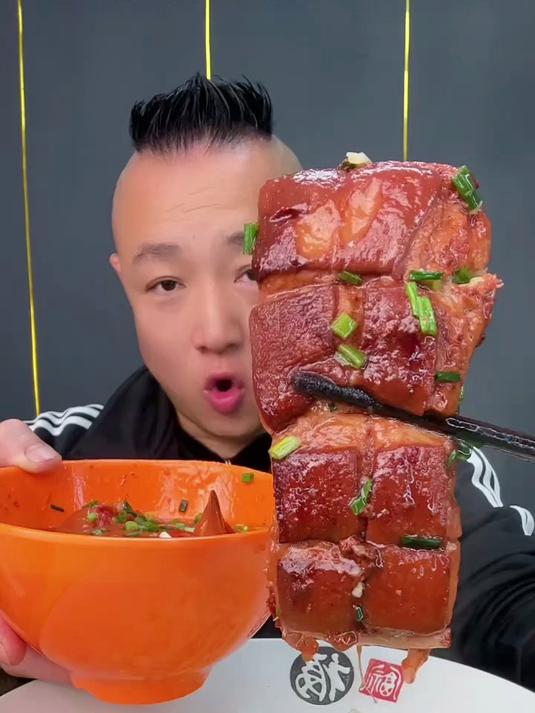 红烧肉猪耳朵肉汤面