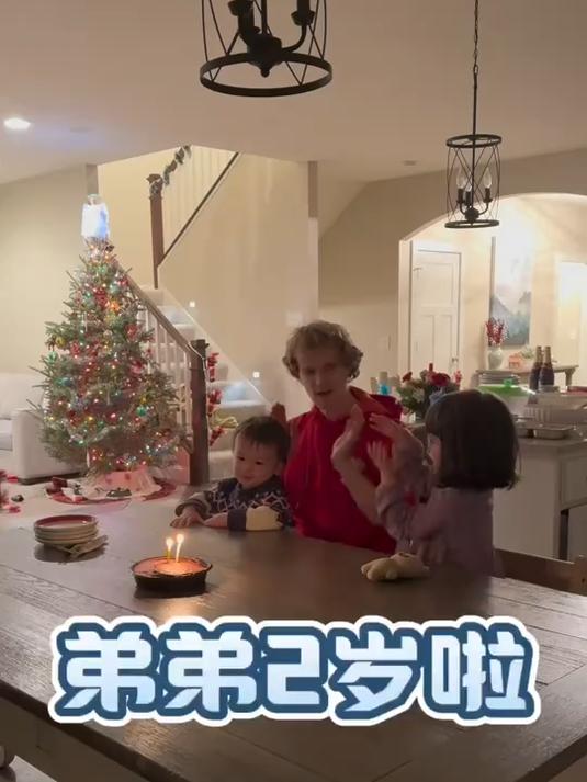 我给弟弟做了生日面条,君君和爸比做了生日蛋糕