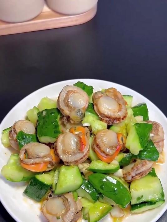 扇贝肉真香！蒜蓉清蒸，香到上头