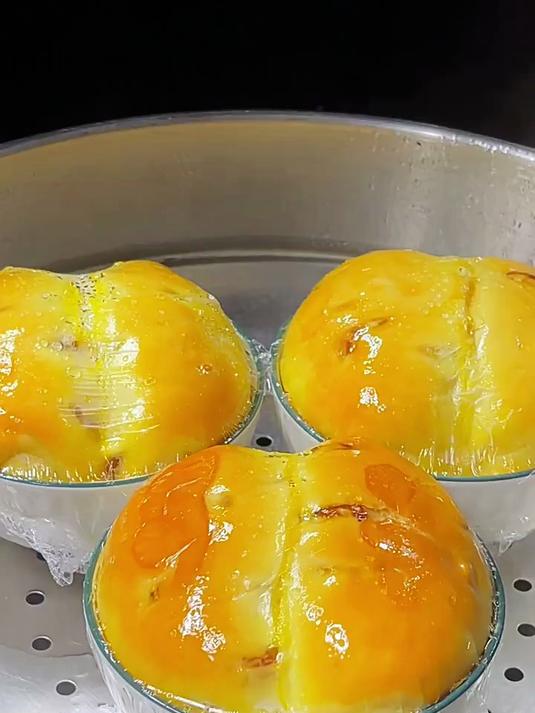 面粉你别总是蒸包子、馒头、花卷了。今天分享一个新做法