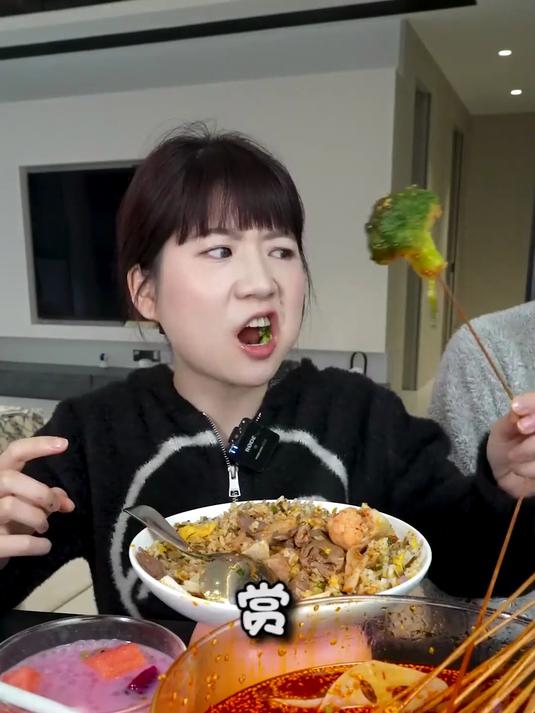 你可以永远相信四川钵钵鸡!帮我算算我这视频感叹了多少次“嗯”
