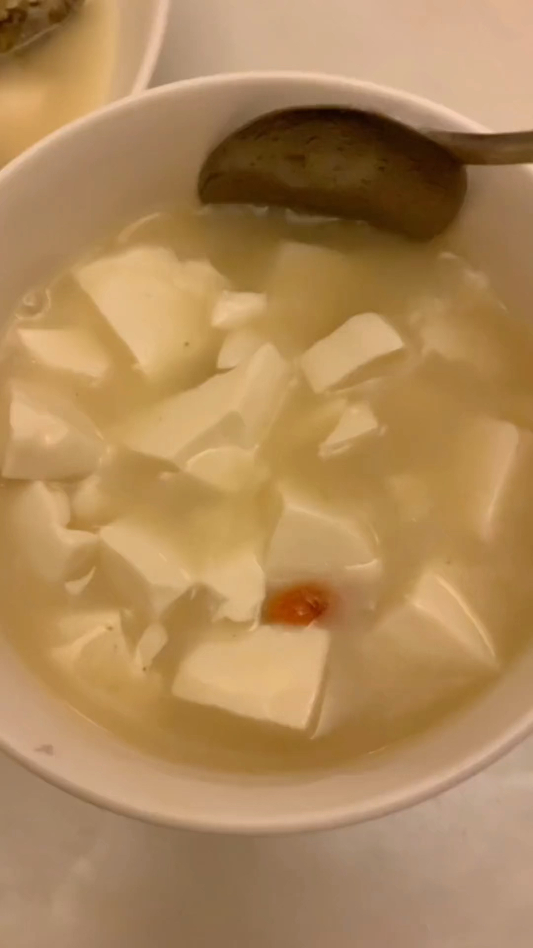 跟着千万粉丝大厨学习【鲫鱼豆腐汤】,简单营养,一次成功。嘎嘎好吃