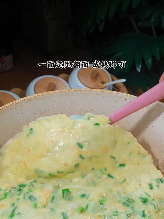 老式的煎饼味道真的很好吃,小时候妈妈经常做,柔软又筋道