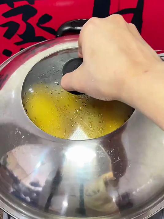 每次放假在家做这个盐焗鸡翅，我家五个儿子都抢着吃！