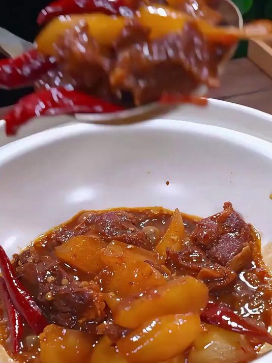 想吃牛肉炖萝卜了，你跟我这样做，汤汁拌饭都能吃上三大碗