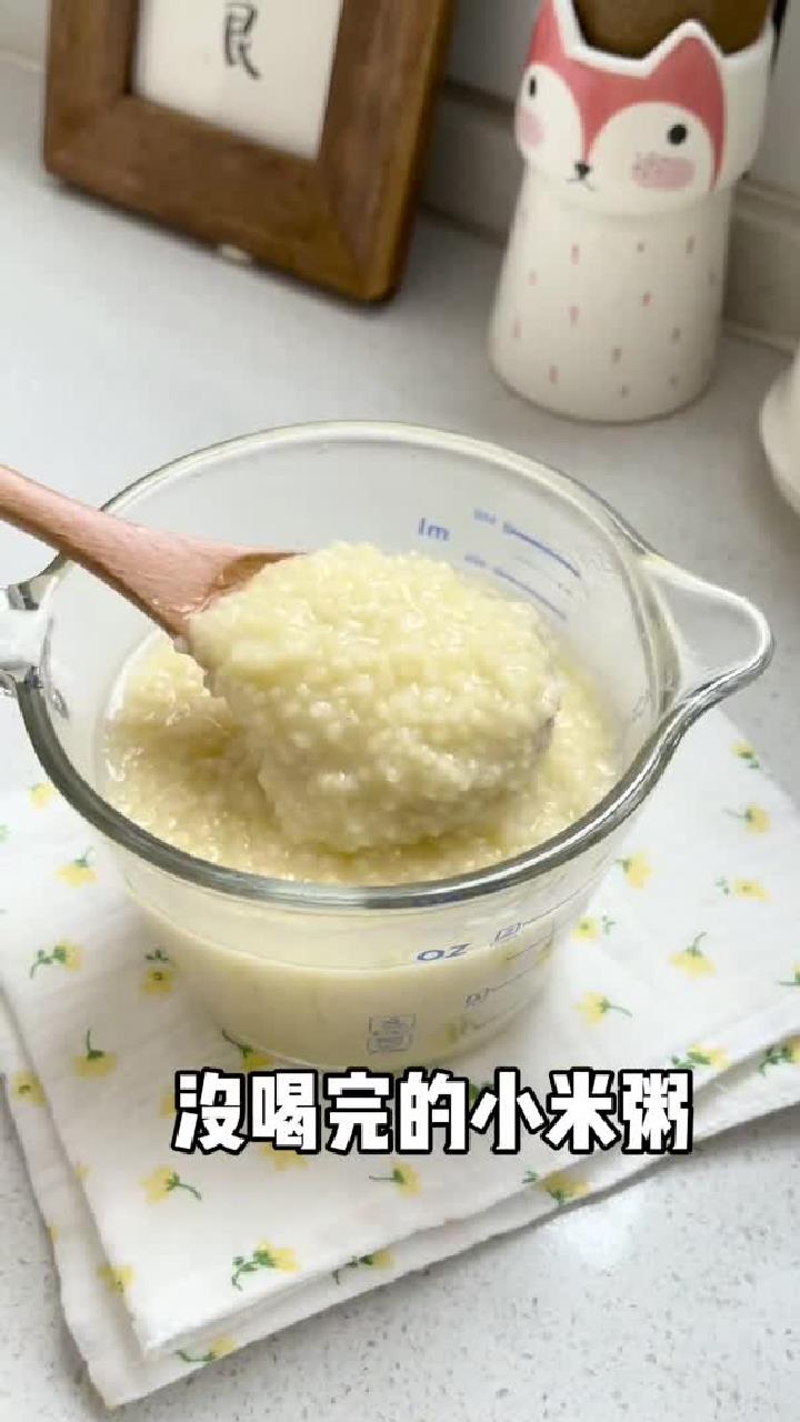 小米粥做了小米粥煎饼、用去年没吃完的汤圆做了糍粑,用吃火锅剩下的牛肉卷做了牛肉芝